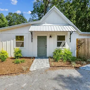  Holiday home Peach's Place United States